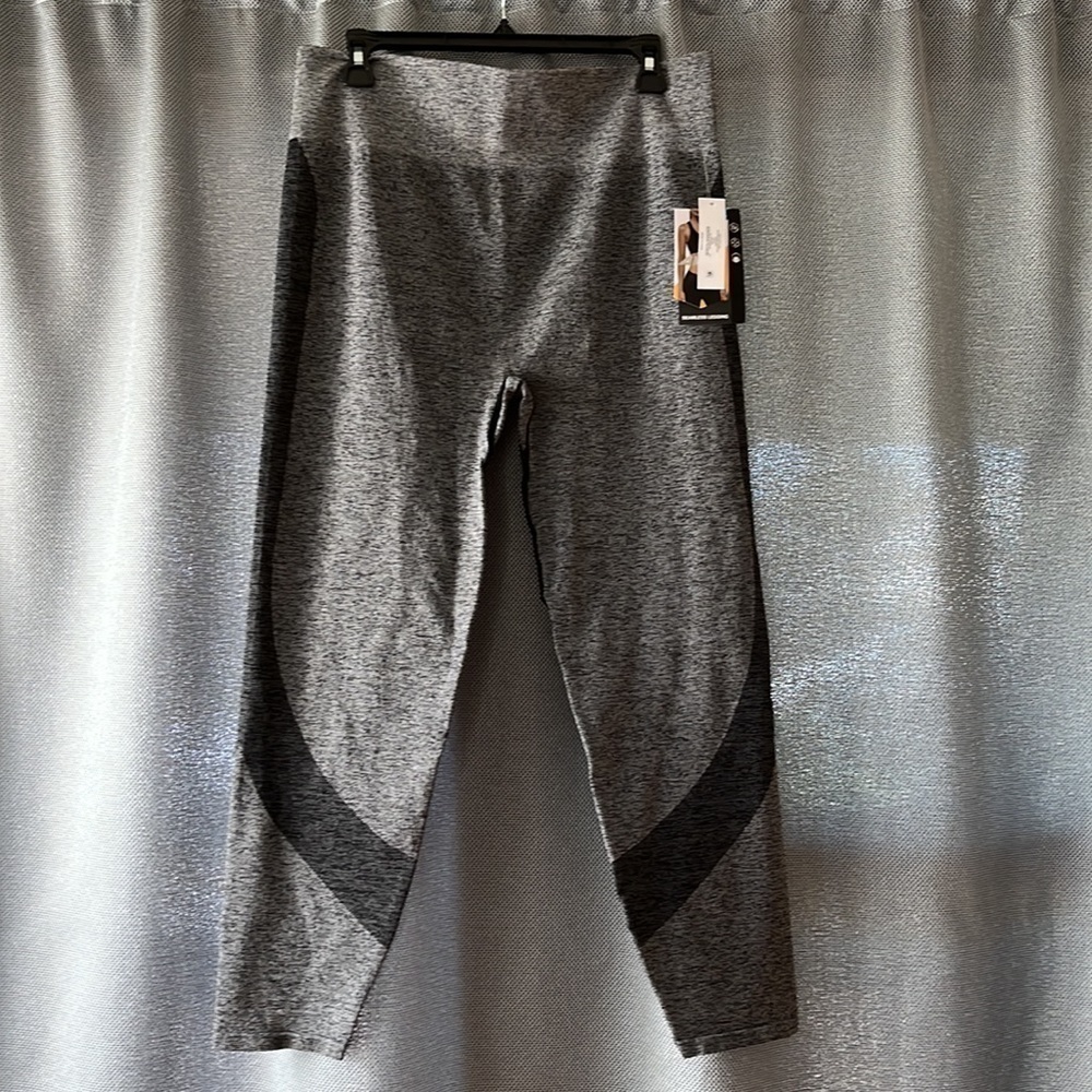 Avia Woman’s plus size leggings - Picture 2 of 7